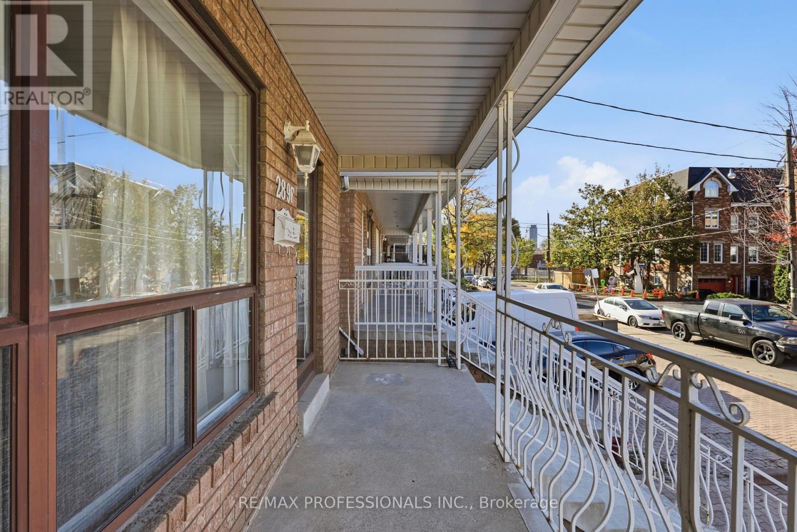289 F Bartlett Avenue, Toronto, Ontario M6H 3G3 - Photo 5 - W14102874