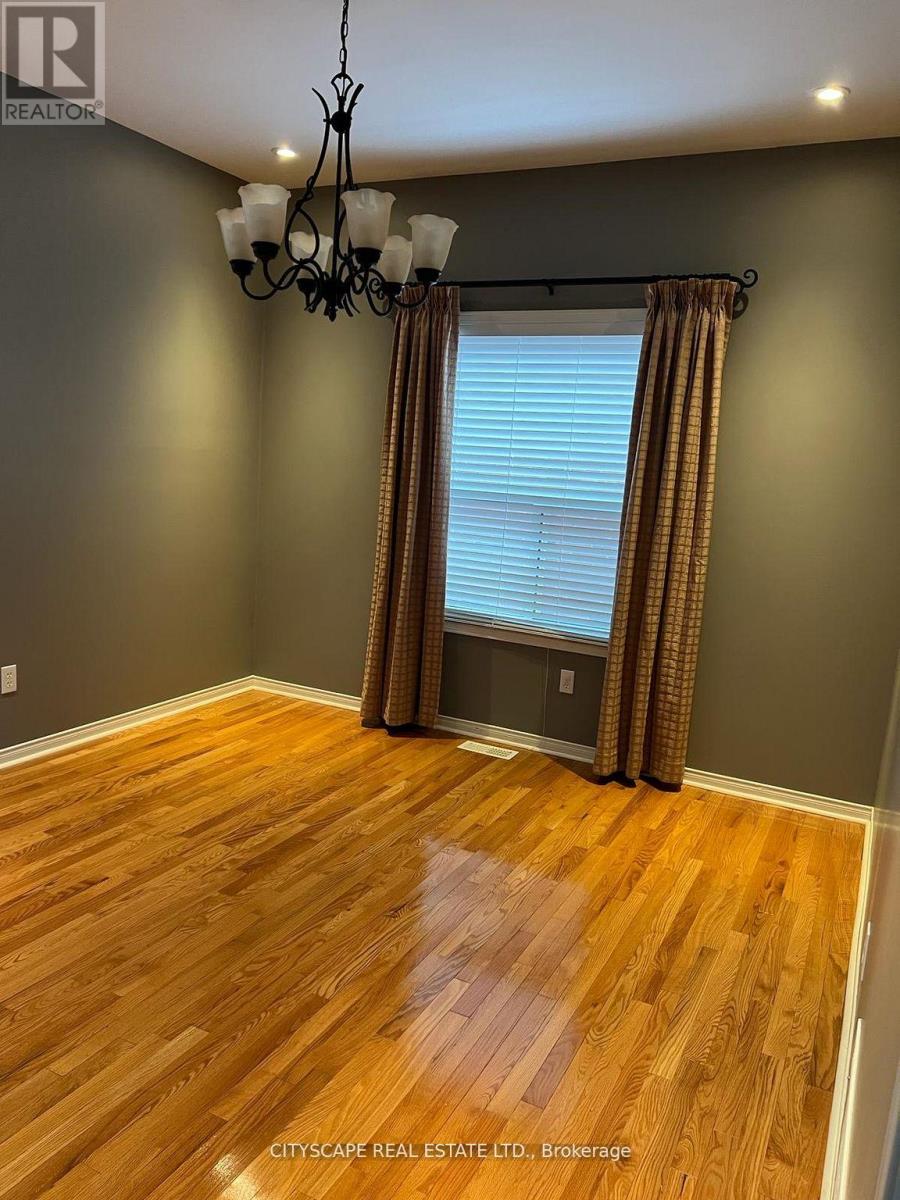 5436 Blue Spruce Avenue, Burlington, Ontario  L7L 7C4 - Photo 7 - W14102896