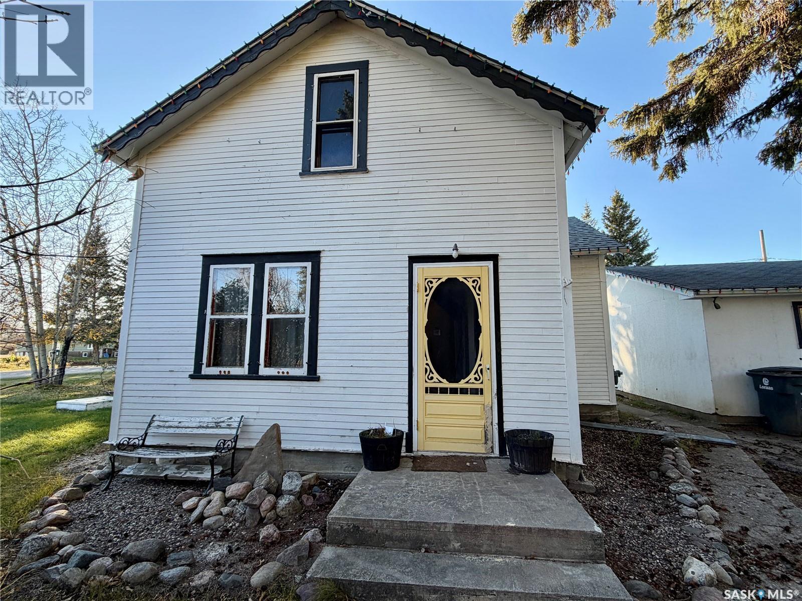 302 3rd Street, Medstead, Saskatchewan  S0M 1W0 - Photo 2 - SK051606