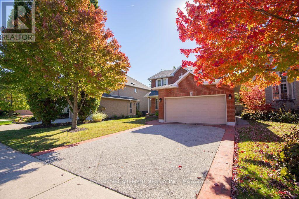 7 Falconridge Drive, Hamilton, Ontario  L9B 2P2 - Photo 1 - X14102934