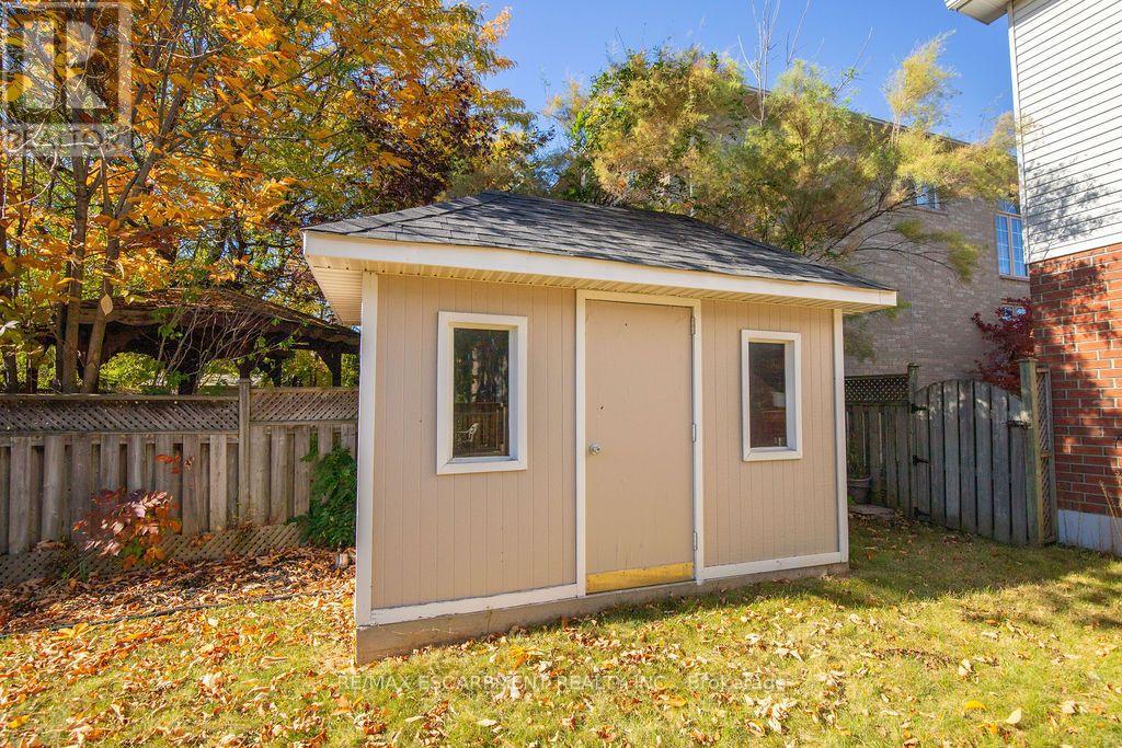 7 Falconridge Drive, Hamilton, Ontario  L9B 2P2 - Photo 15 - X14102934