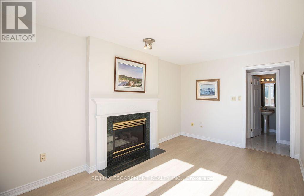 7 Falconridge Drive, Hamilton, Ontario  L9B 2P2 - Photo 17 - X14102934