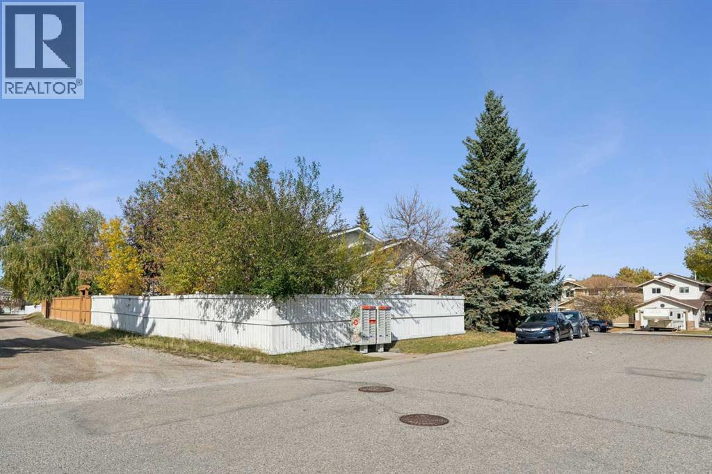 525 Shawinigan Drive SW, Calgary, Alberta  T2Y 3A3 - Photo 22 - A2348926