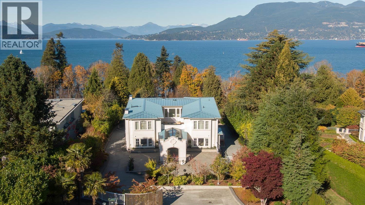 5747 NEWTON WYND, Vancouver, British Columbia