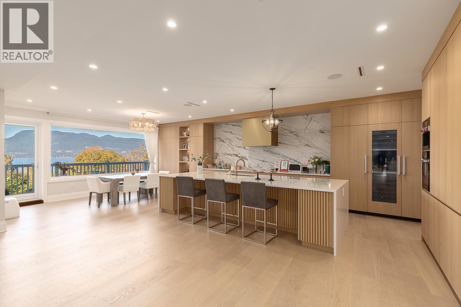 5747 Newton Wynd, Vancouver, British Columbia  V6T 1H6 - Photo 4 - R3176777