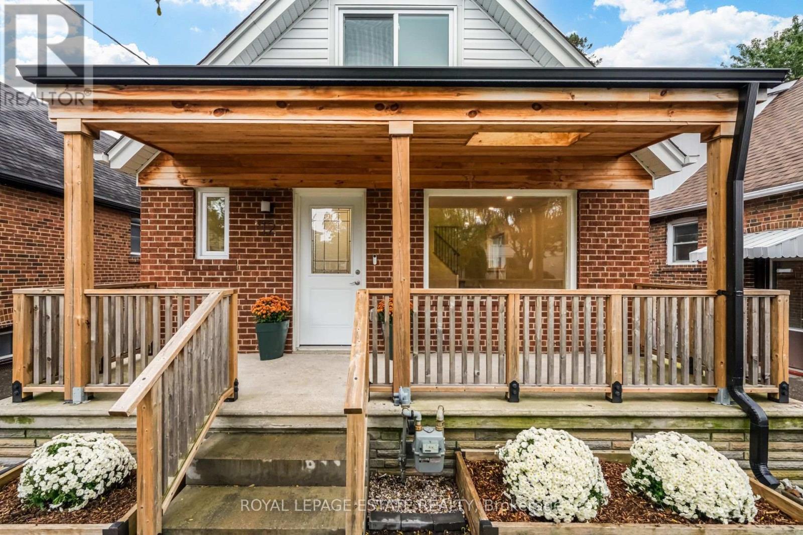 12 Norlong Boulevard, Toronto, Ontario  M4C 3W6 - Photo 4 - E14102102