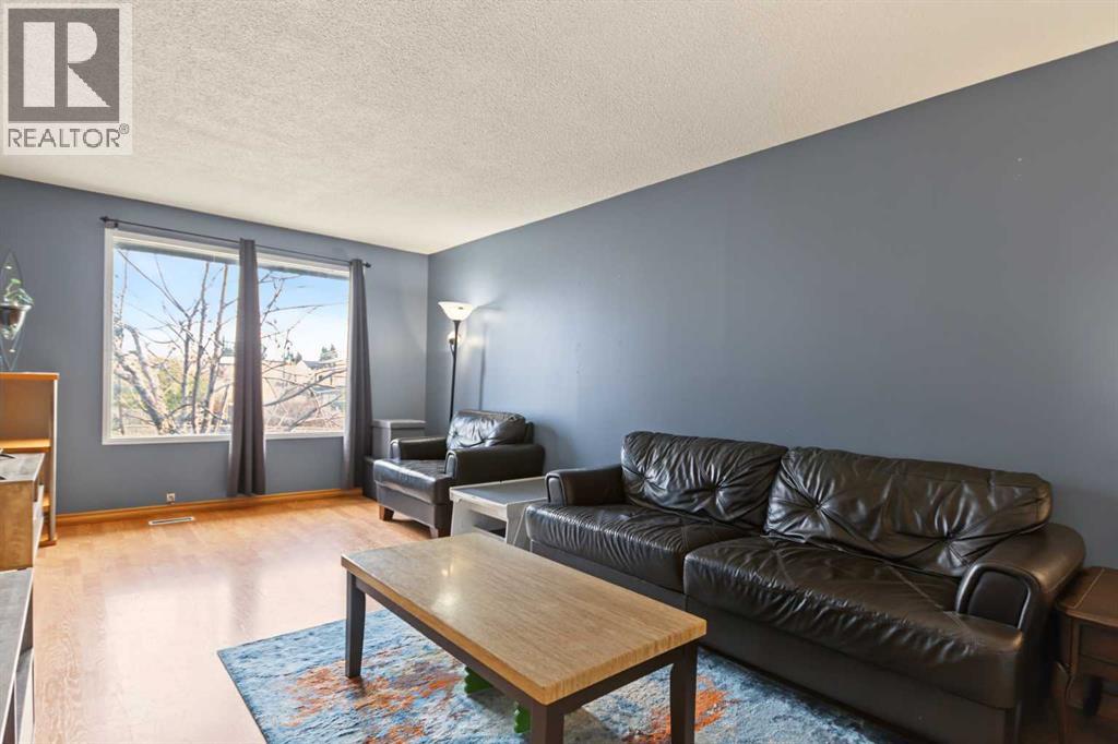 529 42 Street SE, Calgary, Alberta  T2A 3C4 - Photo 3 - A2352631