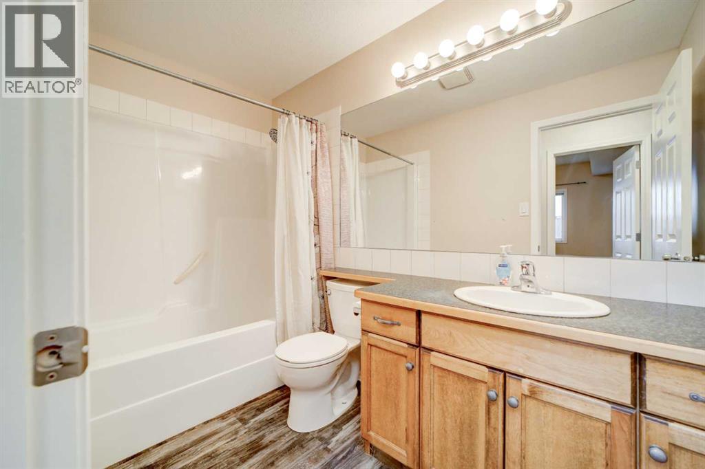 4, 125 Silkstone Road W