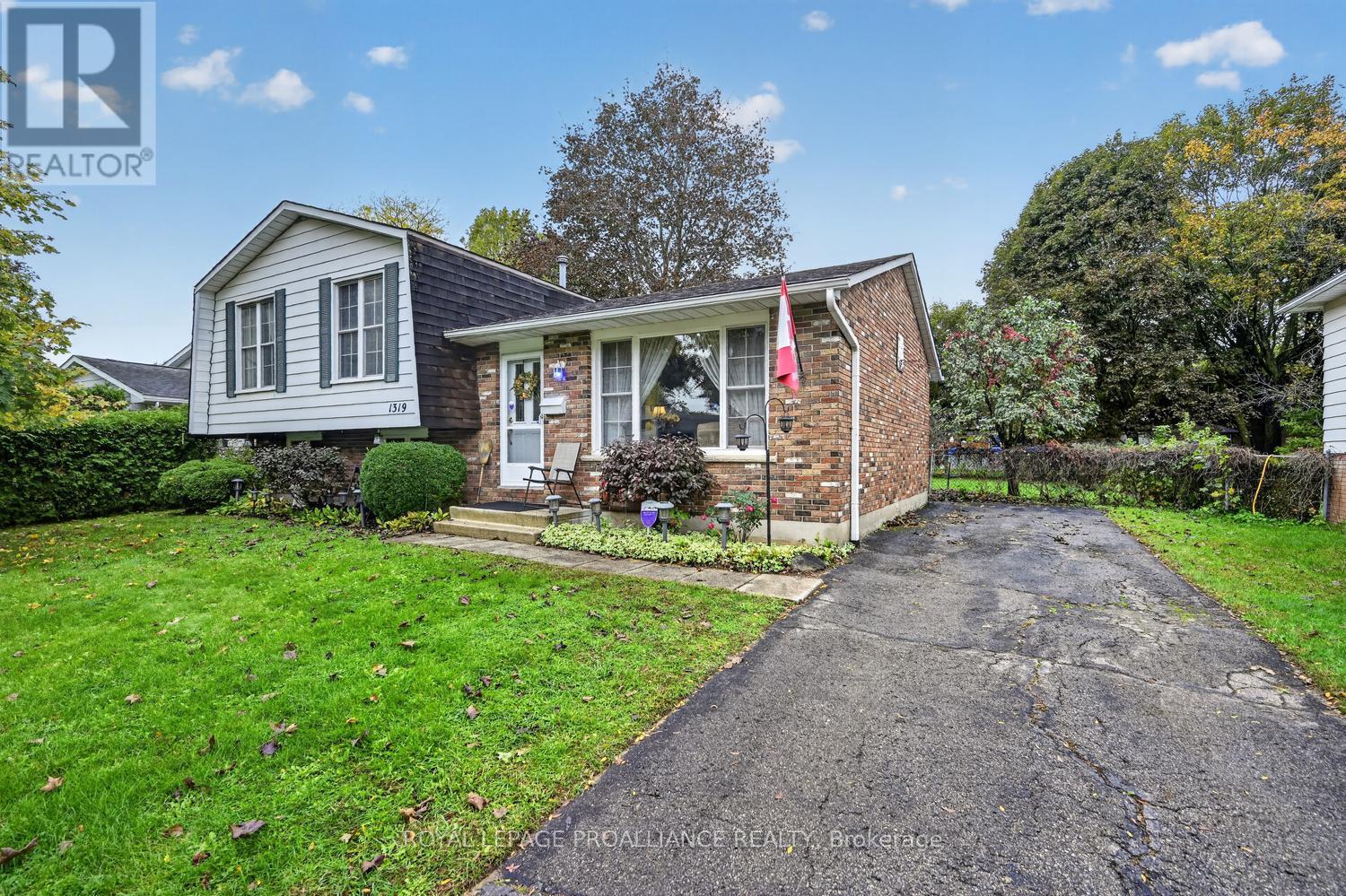 1319 Alwington Street, Brockville, Ontario  K6V 6A5 - Photo 2 - X14103096