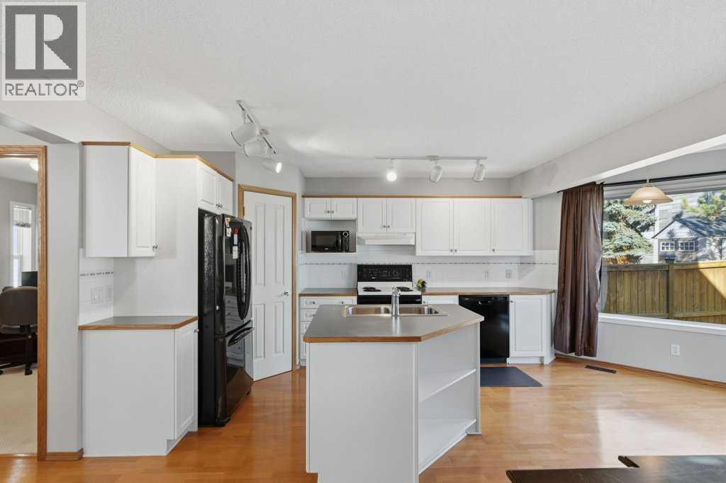 128 Douglas Ridge Close SE, Calgary, Alberta  T2Z 2M3 - Photo 10 - A2352977