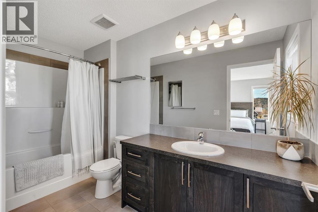 133 Sundown Road, Cochrane, Alberta  T4C 2M5 - Photo 29 - A2353271