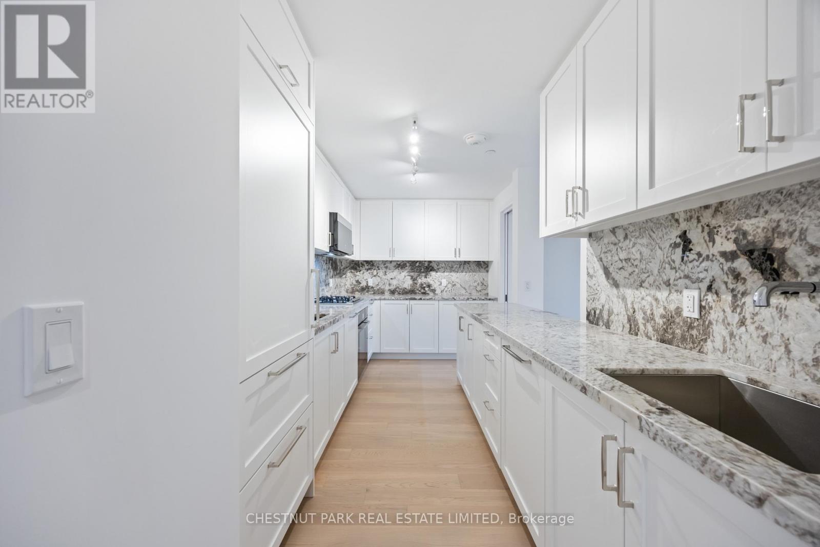 406 - 505 Glencairn Avenue, Toronto, Ontario M6B 0B2 - Photo 6 - C14094636