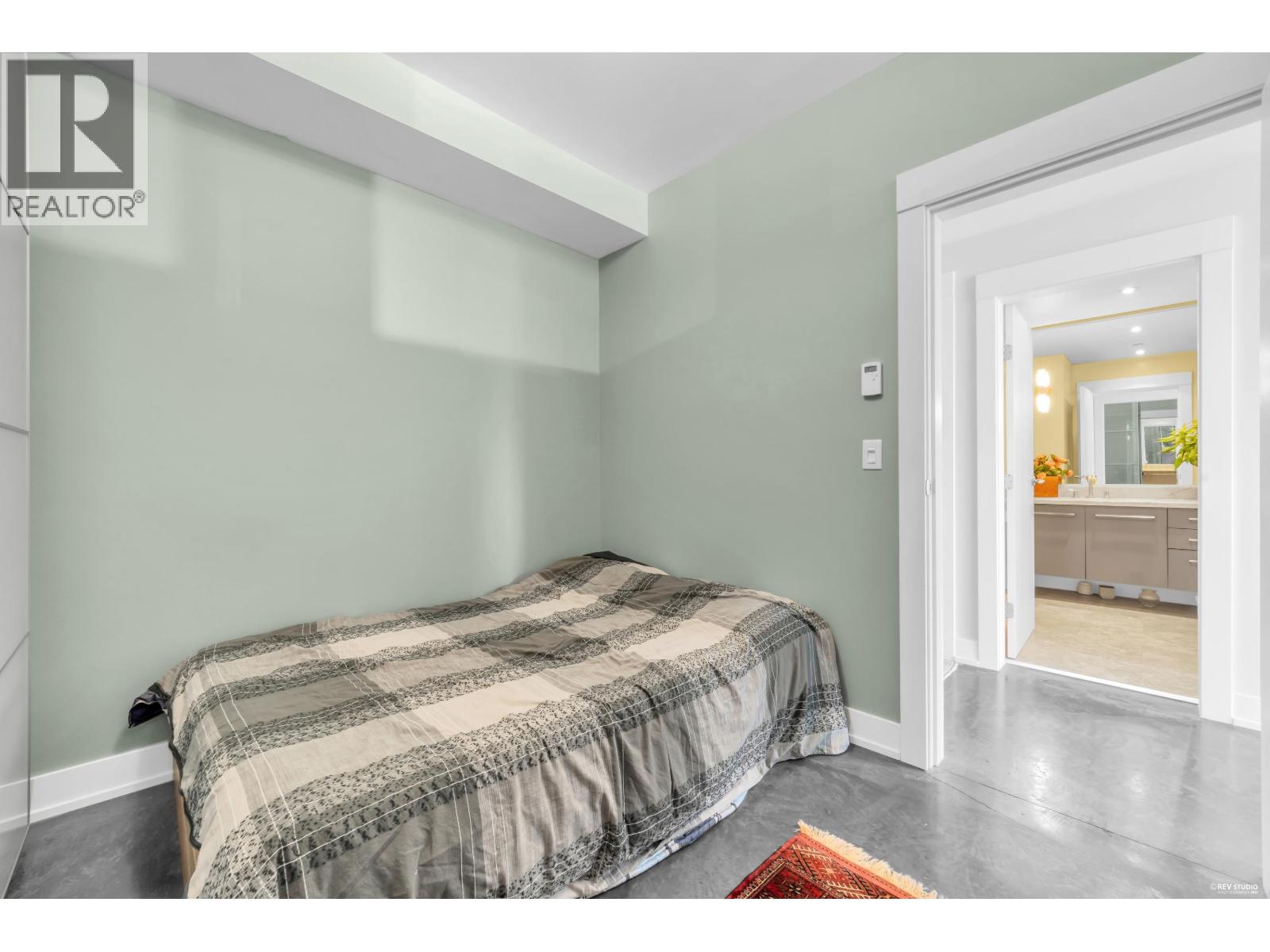 201 650 EVERGREEN PLACE