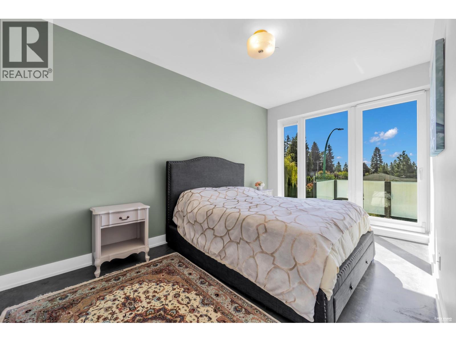 201 650 EVERGREEN PLACE