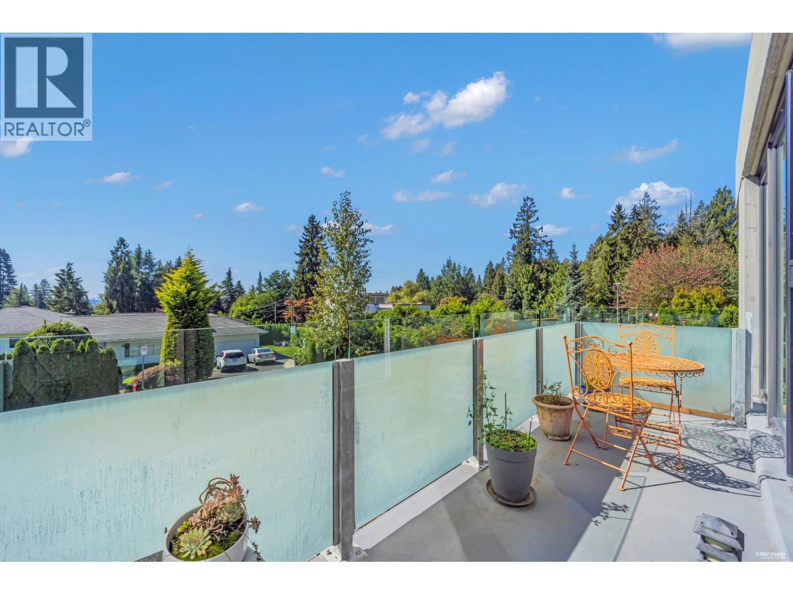 201 650 EVERGREEN PLACE