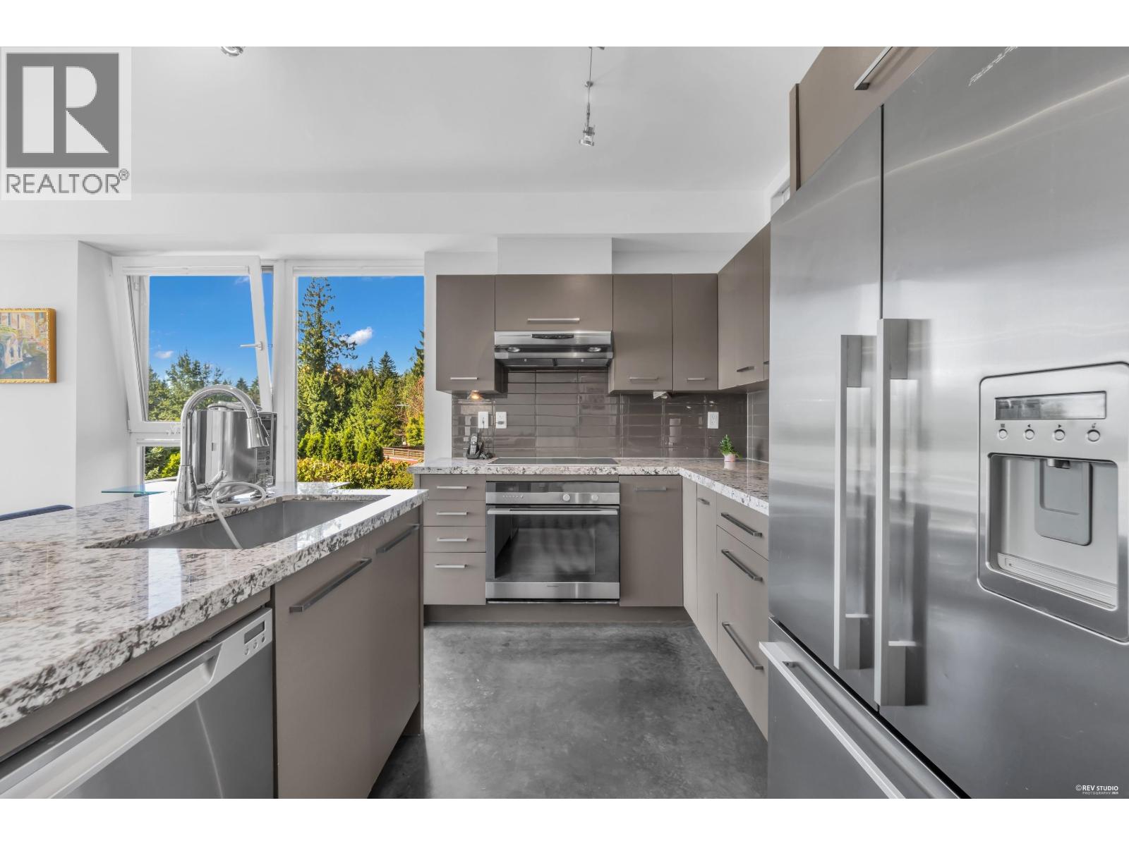 201 650 EVERGREEN PLACE