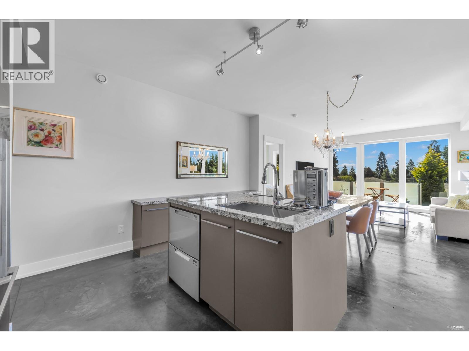 201 650 EVERGREEN PLACE