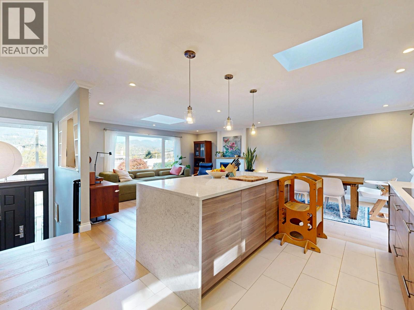 3363 Viewmount Place, Port Moody, British Columbia  V3H 2L6 - Photo 4 - R3177368