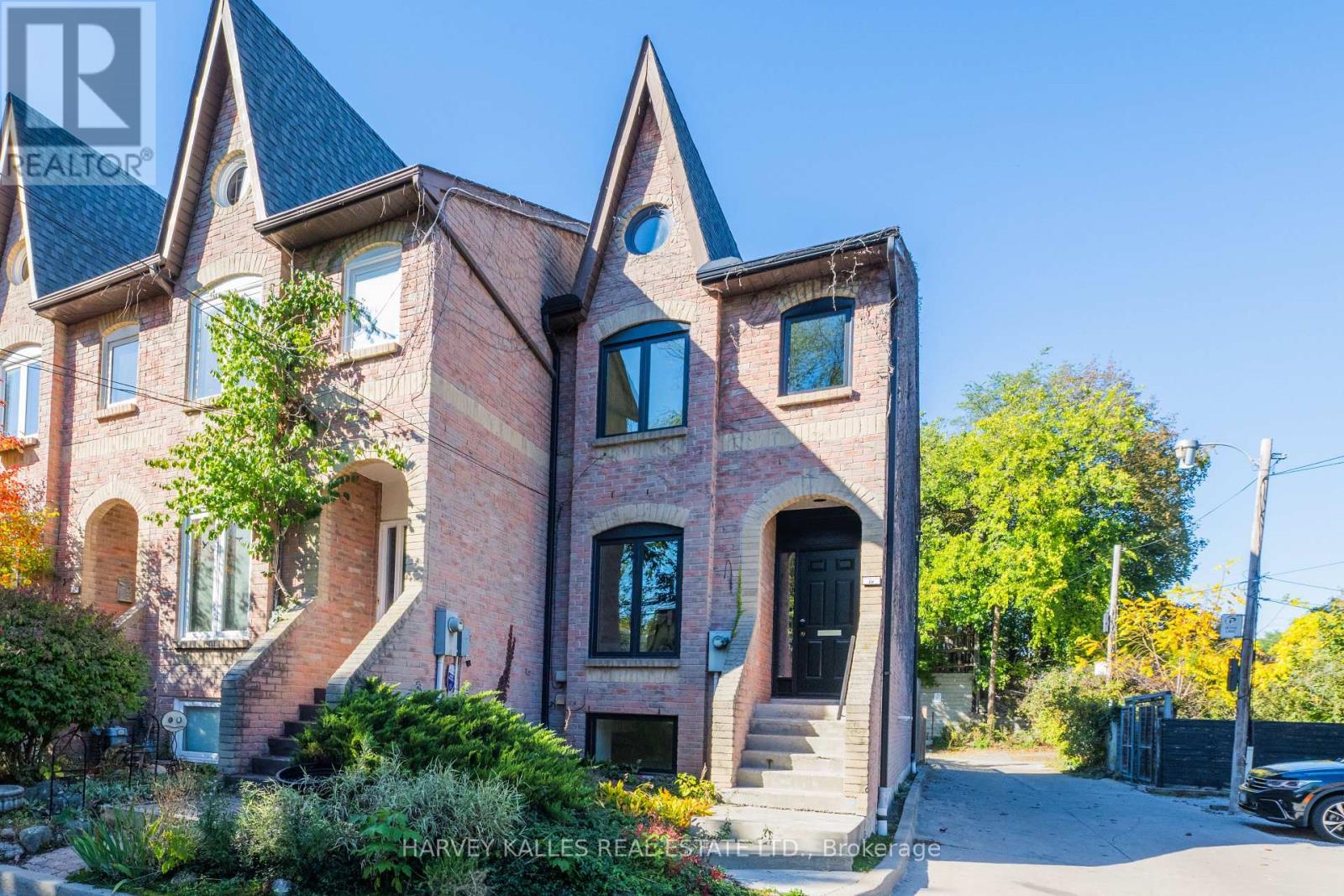 16 ST. JAMES COURT, Toronto, Ontario