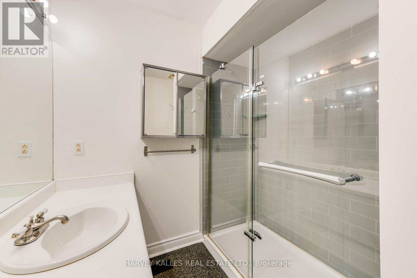 16 St. James Court, Toronto, Ontario  M4X 1X4 - Photo 19 - C14103140