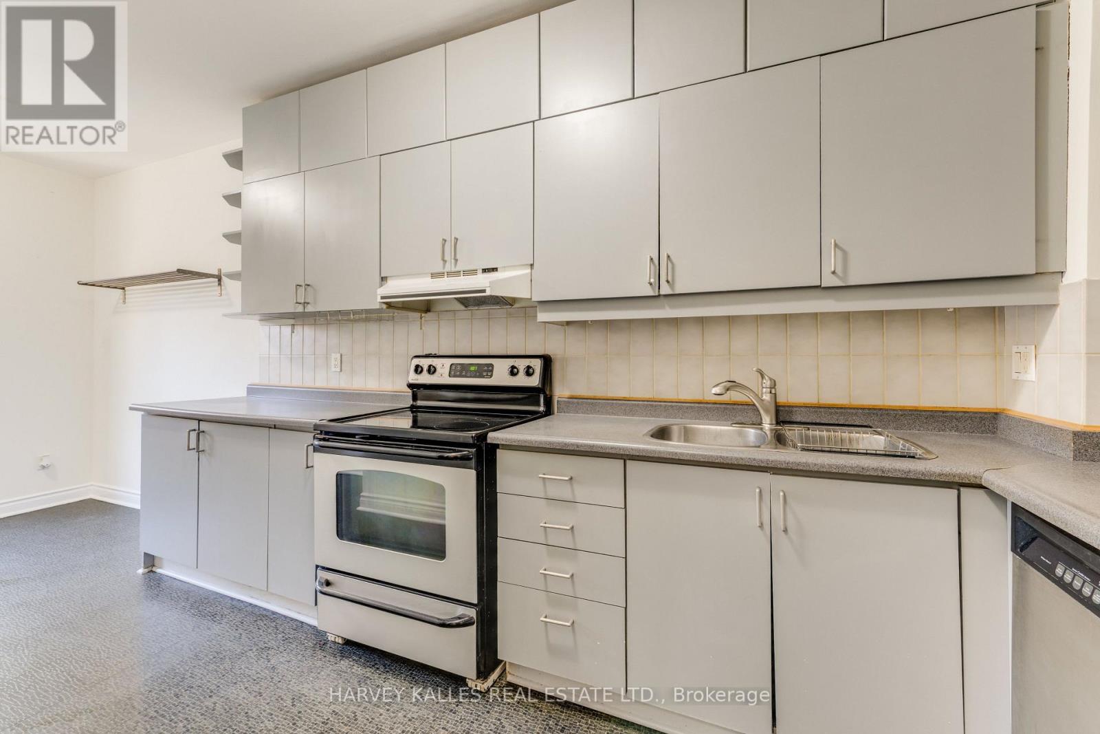 16 St. James Court, Toronto, Ontario  M4X 1X4 - Photo 2 - C14103140