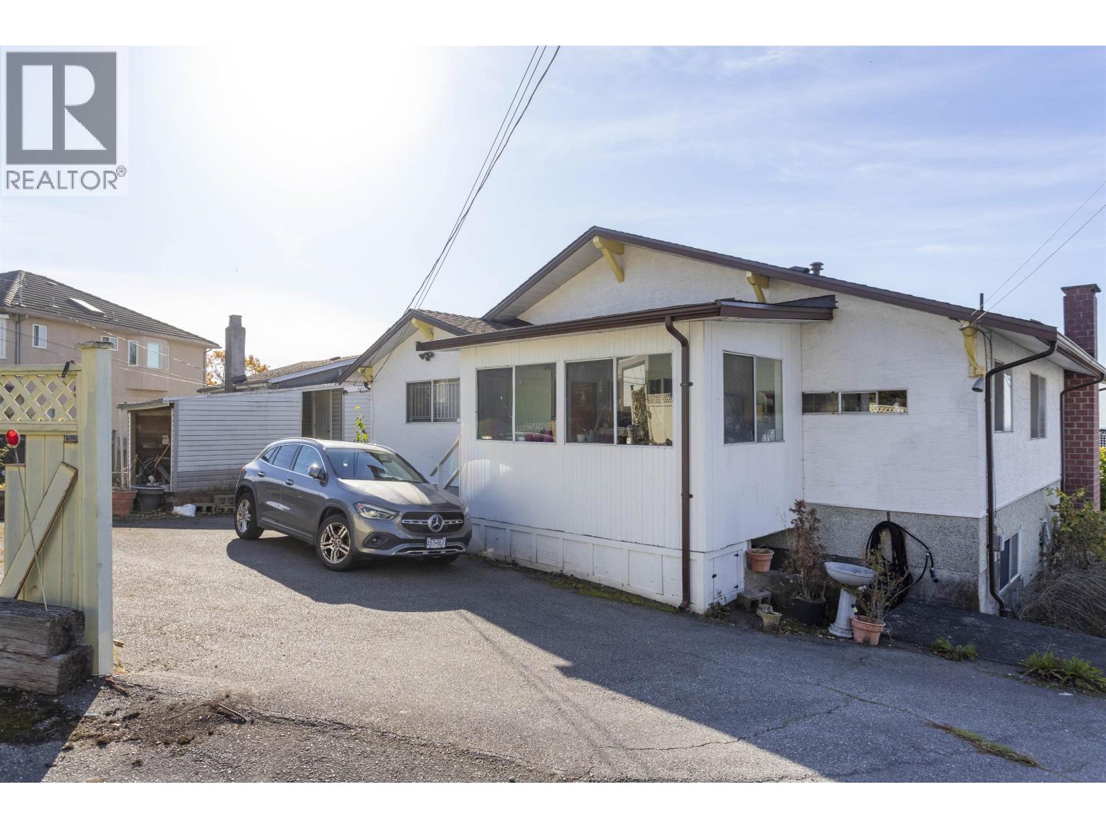 2155 Burquitlam Drive, Vancouver, British Columbia  V5P 2P2 - Photo 5 - R3177395