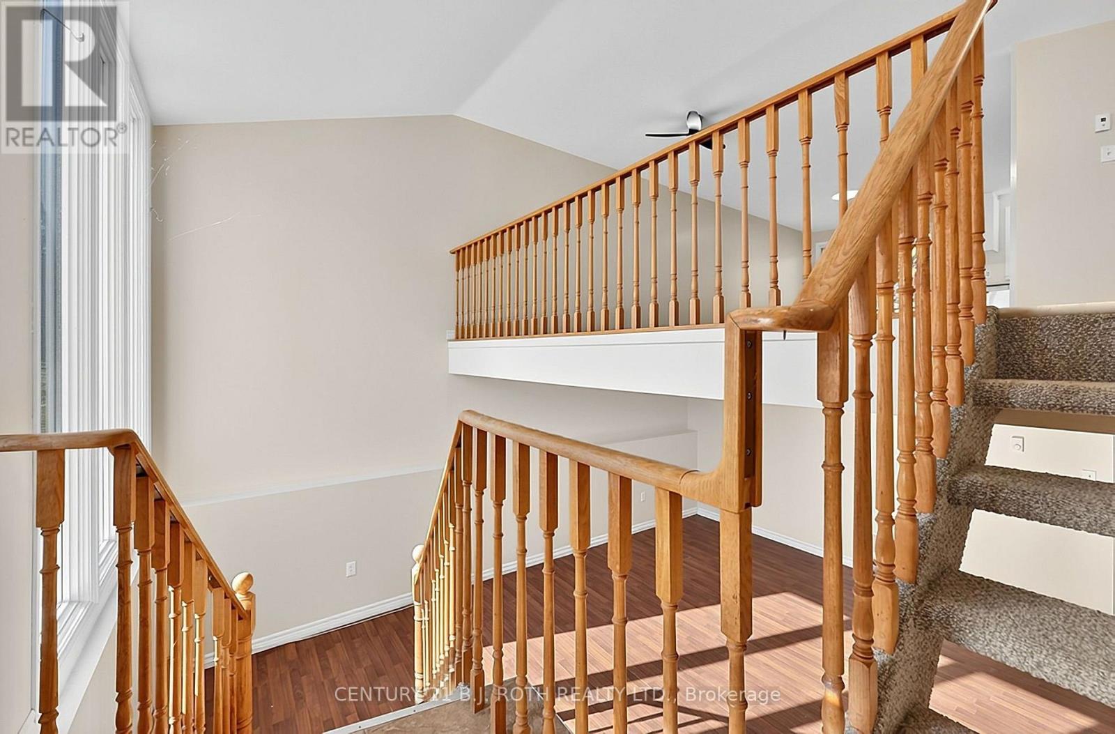 34 Hickling Trail, Barrie, Ontario  L4M 5S4 - Photo 4 - S14103138