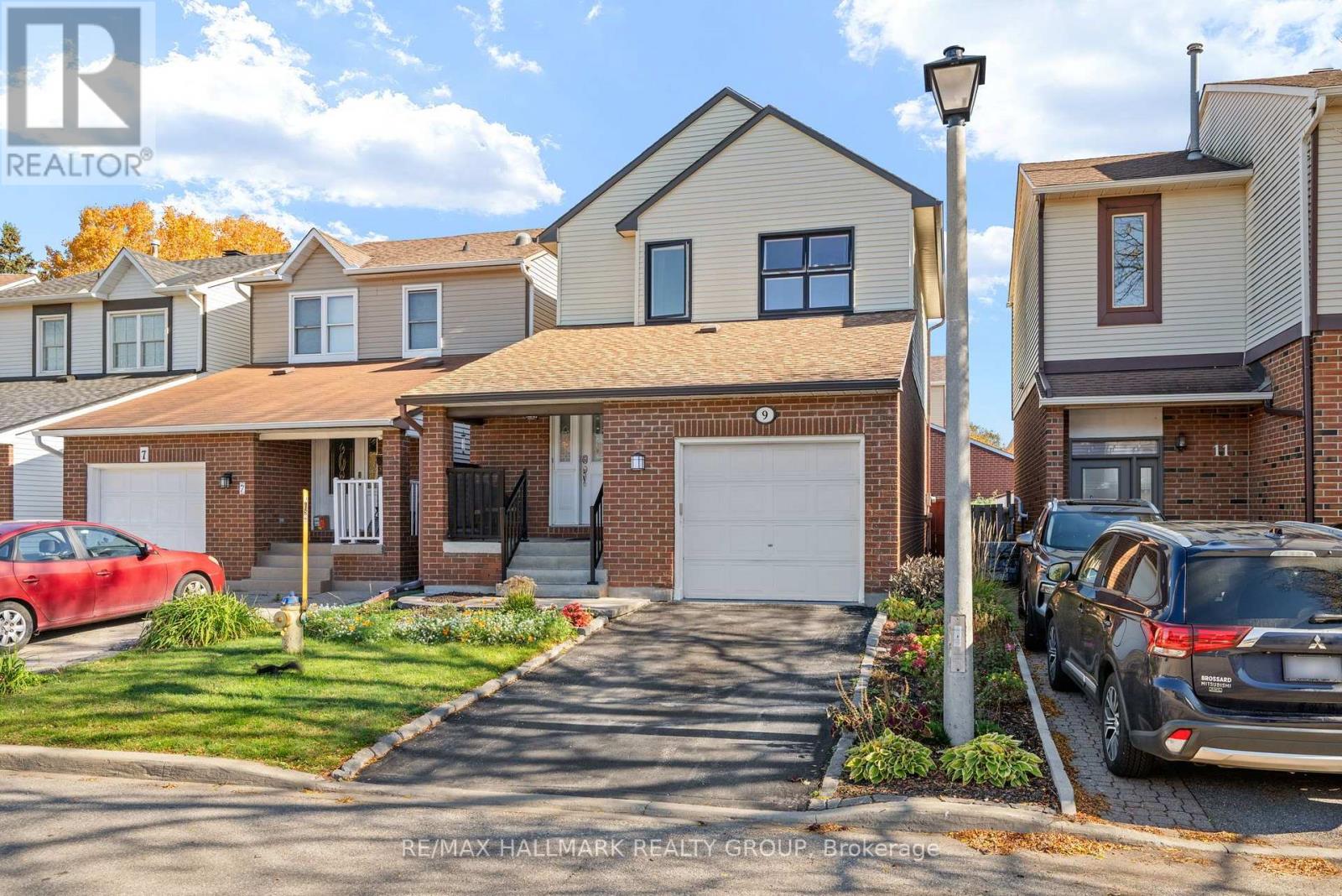 9 Fireside Crescent, Ottawa, Ontario  K1T 1Z3 - Photo 2 - X14103104