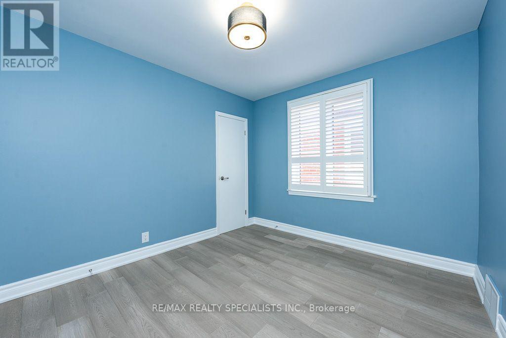 Main - 79 Clearbrooke Circle, Toronto, Ontario  M9W 2E6 - Photo 14 - W14103030