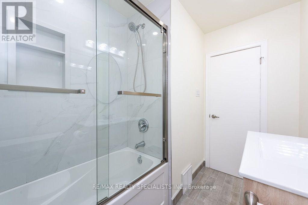 Main - 79 Clearbrooke Circle, Toronto, Ontario  M9W 2E6 - Photo 19 - W14103030