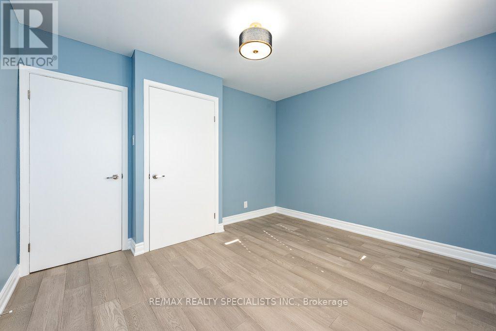 Main - 79 Clearbrooke Circle, Toronto, Ontario  M9W 2E6 - Photo 21 - W14103030