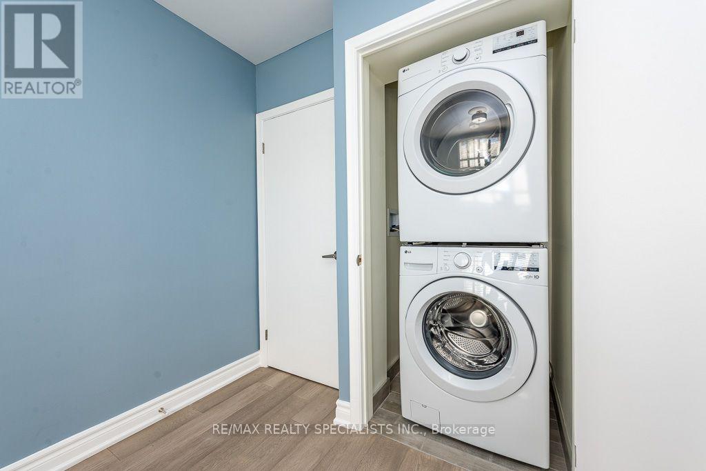 Main - 79 Clearbrooke Circle, Toronto, Ontario  M9W 2E6 - Photo 22 - W14103030