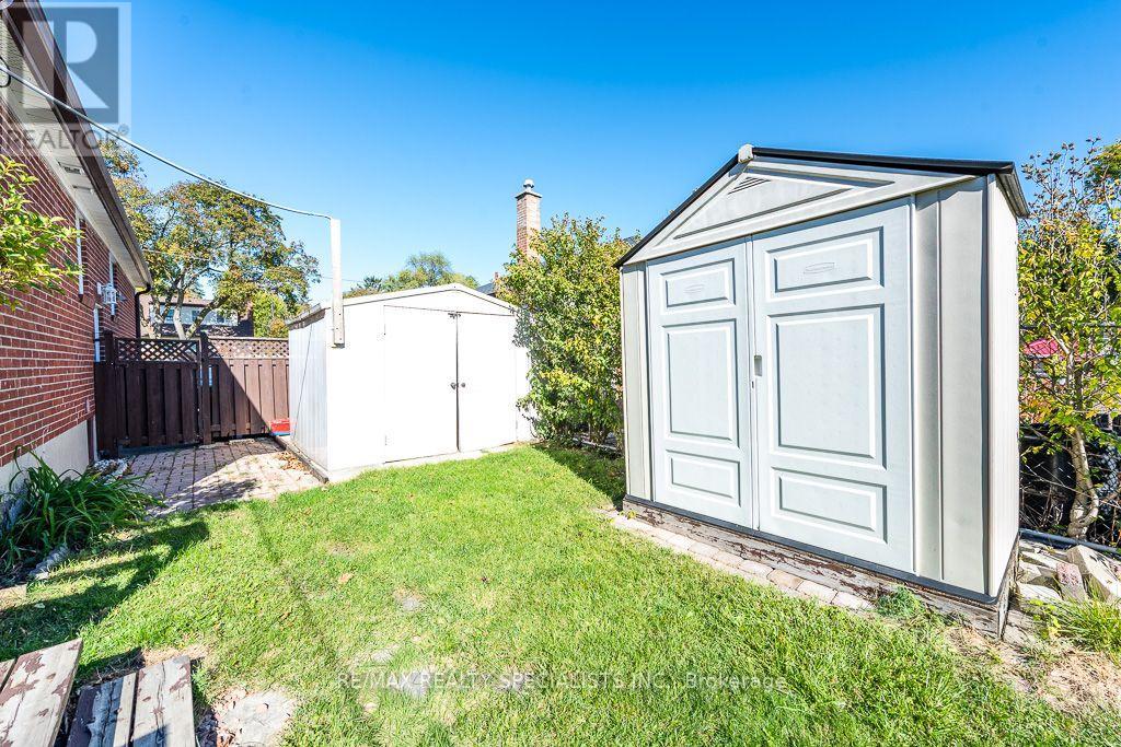 Main - 79 Clearbrooke Circle, Toronto, Ontario  M9W 2E6 - Photo 27 - W14103030