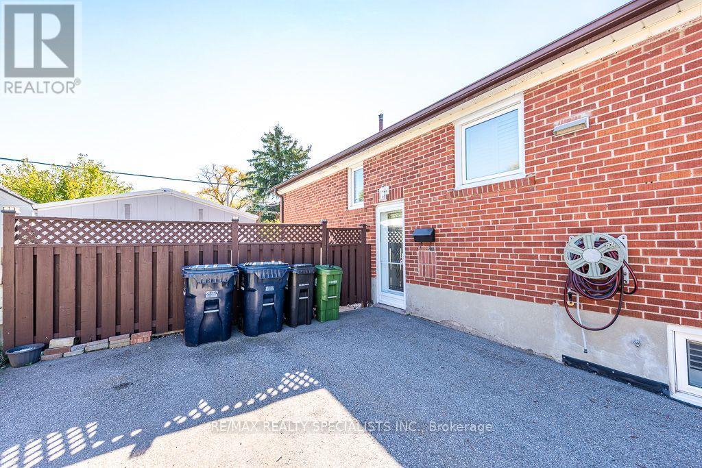 Main - 79 Clearbrooke Circle, Toronto, Ontario  M9W 2E6 - Photo 29 - W14103030