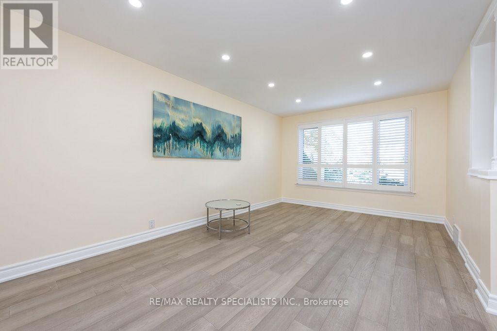 Main - 79 Clearbrooke Circle, Toronto, Ontario  M9W 2E6 - Photo 5 - W14103030