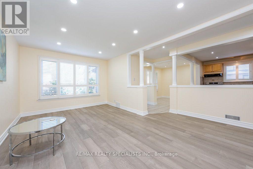 Main - 79 Clearbrooke Circle, Toronto, Ontario  M9W 2E6 - Photo 6 - W14103030