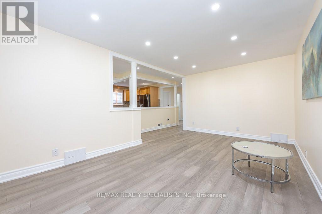 Main - 79 Clearbrooke Circle, Toronto, Ontario  M9W 2E6 - Photo 7 - W14103030
