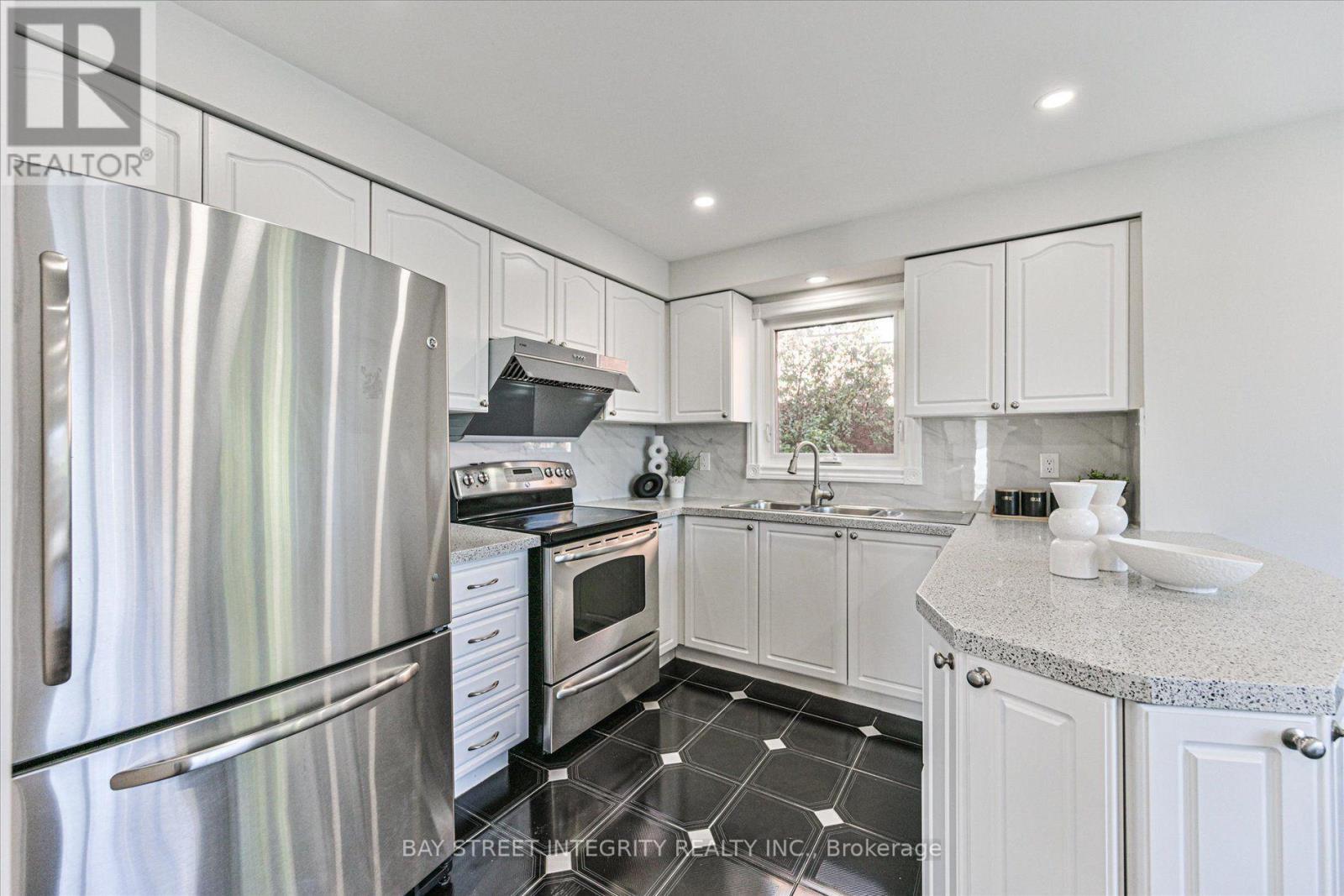 1225 Winterbourne Drive, Oakville, Ontario  L6J 7G2 - Photo 14 - W14103054