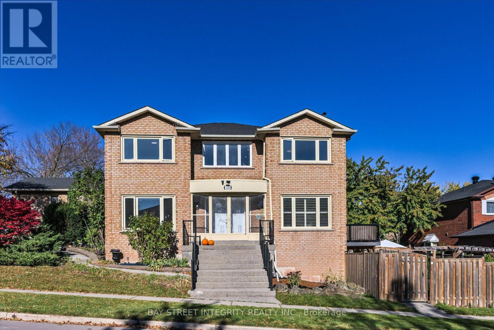 1225 Winterbourne Drive, Oakville, Ontario  L6J 7G2 - Photo 2 - W14103054