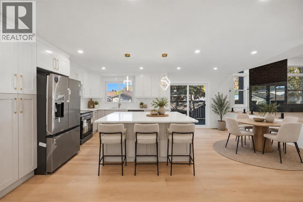 460 Queensland Place SE, Calgary, Alberta  T2J 5C9 - Photo 4 - A2350843