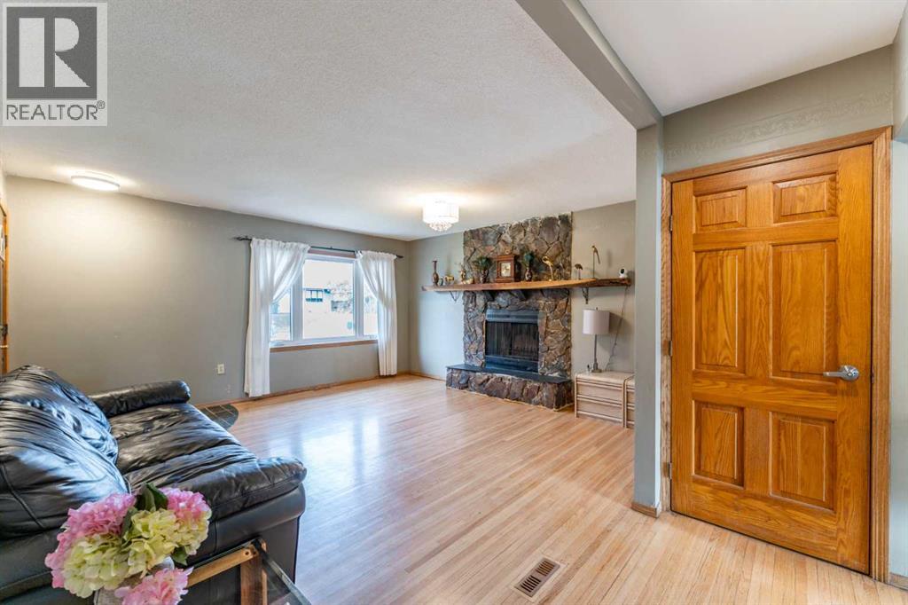 2018 Cottonwood Crescent SE, Calgary, Alberta  T2B 1T1 - Photo 4 - A2353509