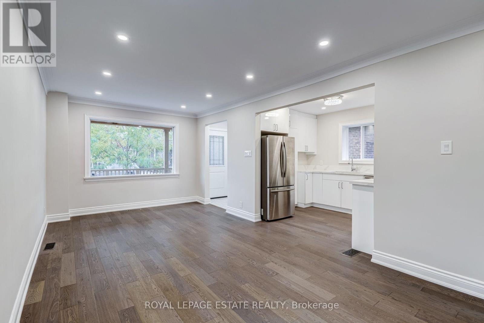 12 Norlong Boulevard, Toronto, Ontario  M4C 3W6 - Photo 7 - E14102102