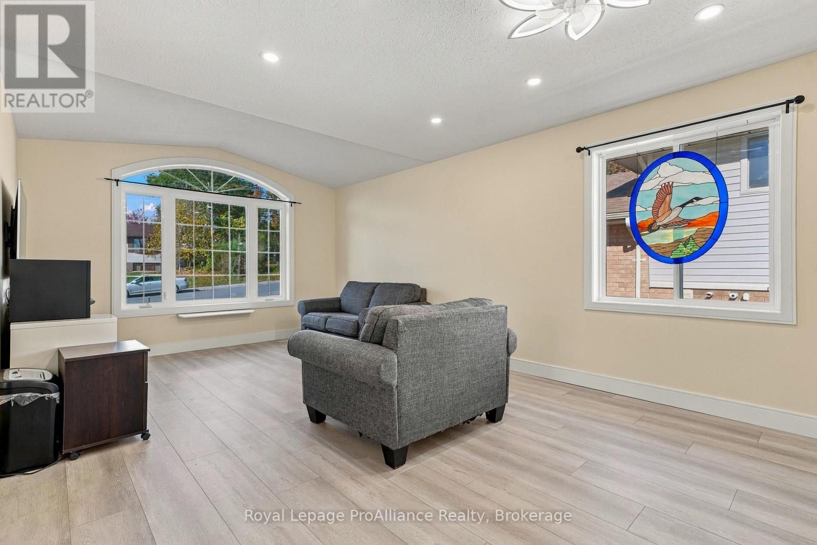 37 Reid Street, Quinte West, Ontario  K8V 5V8 - Photo 4 - X13881910