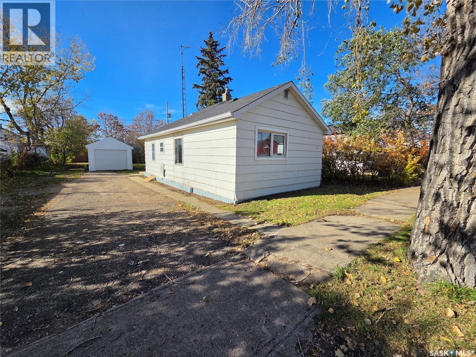 414 Young Street, Bienfait, Saskatchewan  S0C 0M0 - Photo 2 - SK051596