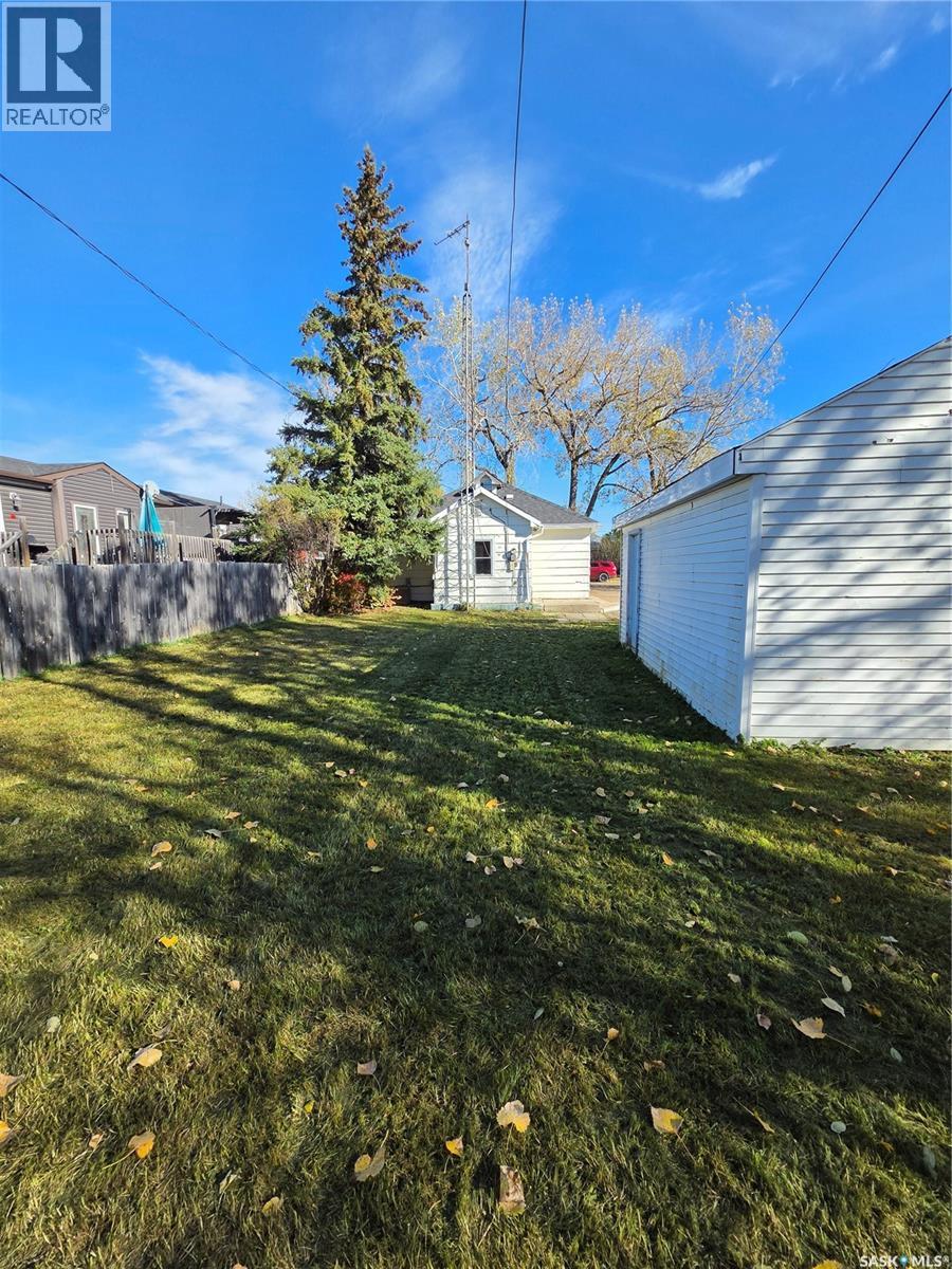 414 Young Street, Bienfait, Saskatchewan  S0C 0M0 - Photo 20 - SK051596