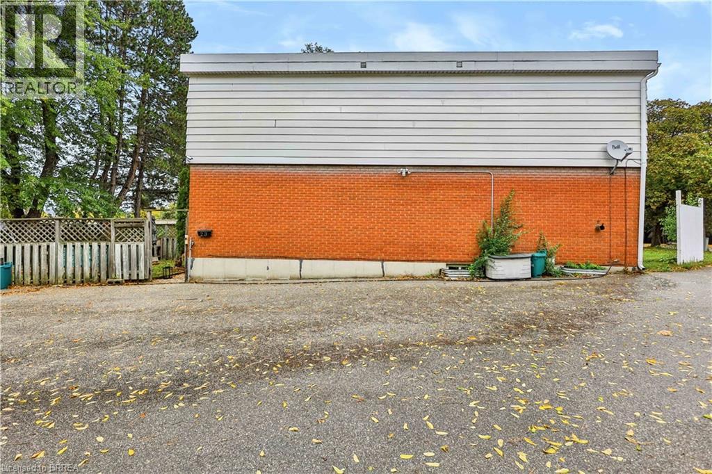 23 Brenda Court, Brantford, Ontario  N3R 2L8 - Photo 6 - 40866734