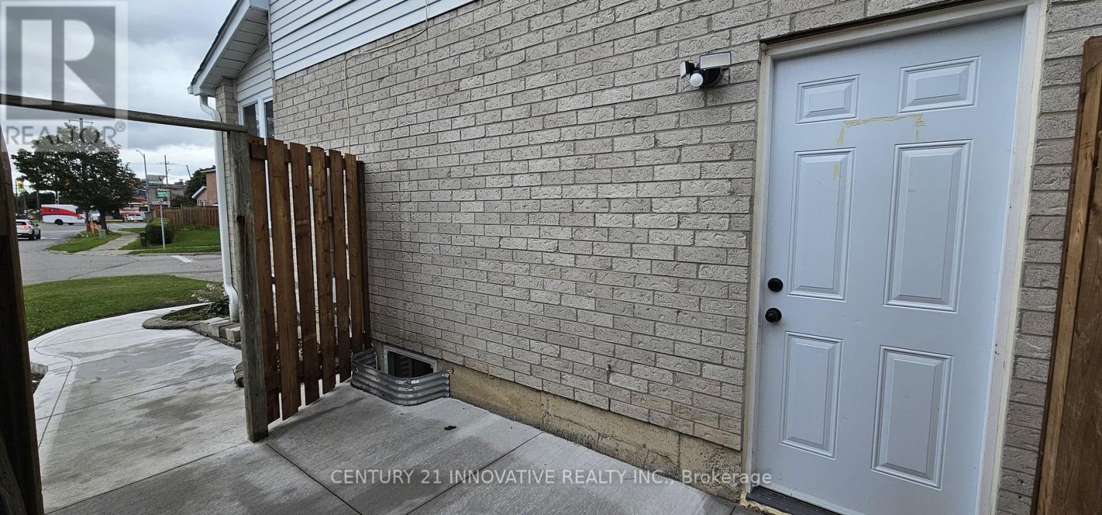 2 Blackburn Crescent, Ajax, Ontario L1S 5Z2 - Photo 4 - E13820280