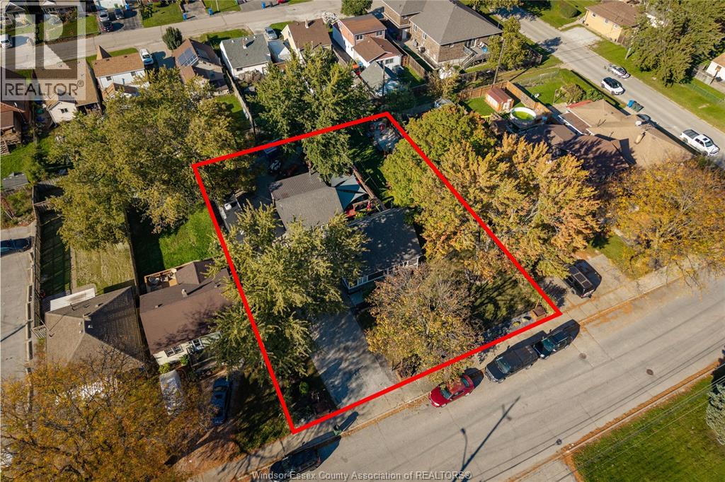 558 Edinborough Street, Windsor, Ontario  N8X 3C6 - Photo 2 - 26025822
