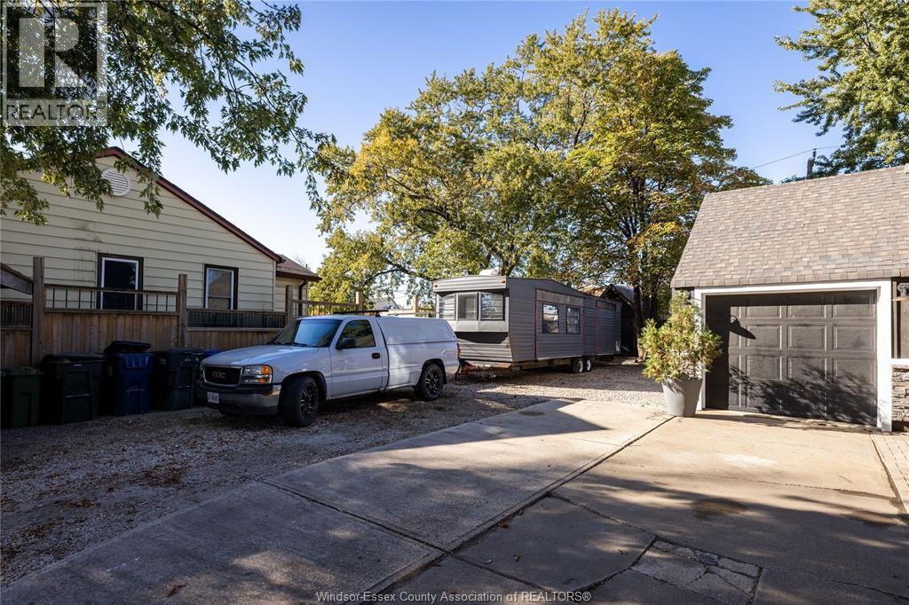 558 Edinborough Street, Windsor, Ontario  N8X 3C6 - Photo 4 - 26025822