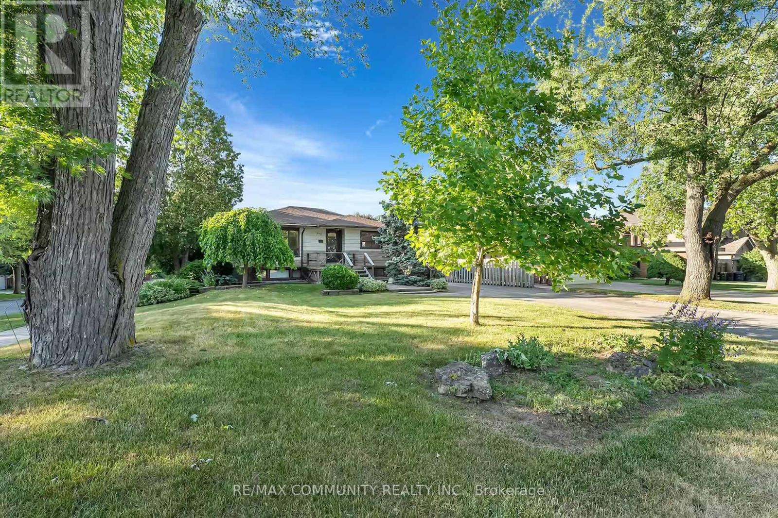 446 Ruth Avenue, Toronto, Ontario  M2M 2J3 - Photo 2 - C14103234